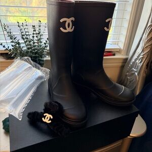 New with box CC Logo-Embellished rain Boots size 8